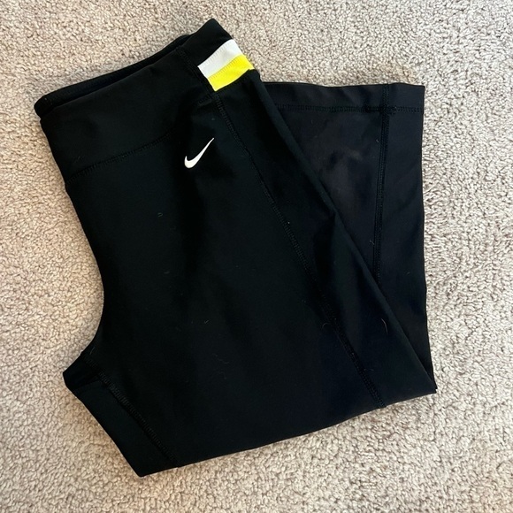 nike Women’s Black & Yellow 3/4 Leggings Size Small - Picture 1 of 8